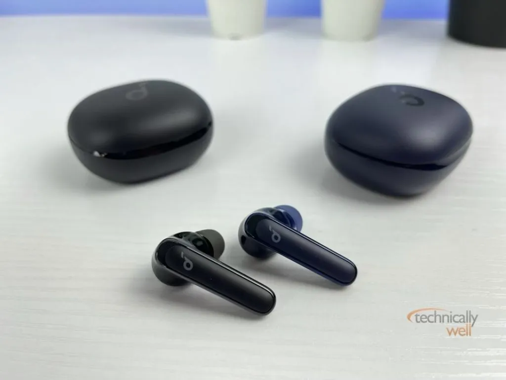 Soundcore Life P3 in classic black and navy blue