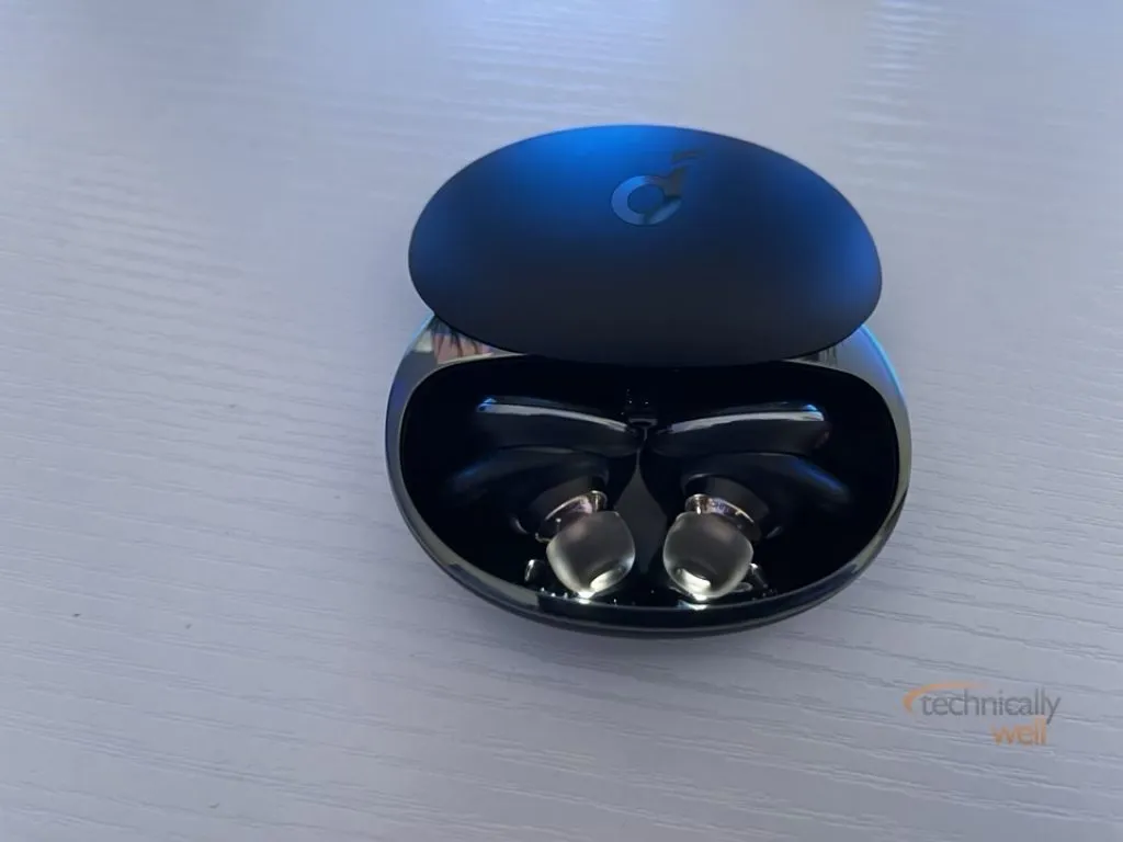 Charging case's interior lighting