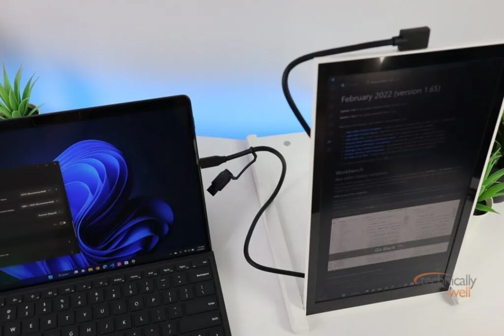 The Mobile Pixels DUEX Lite monitor includes a USB-C cable with a USB-A adapter.