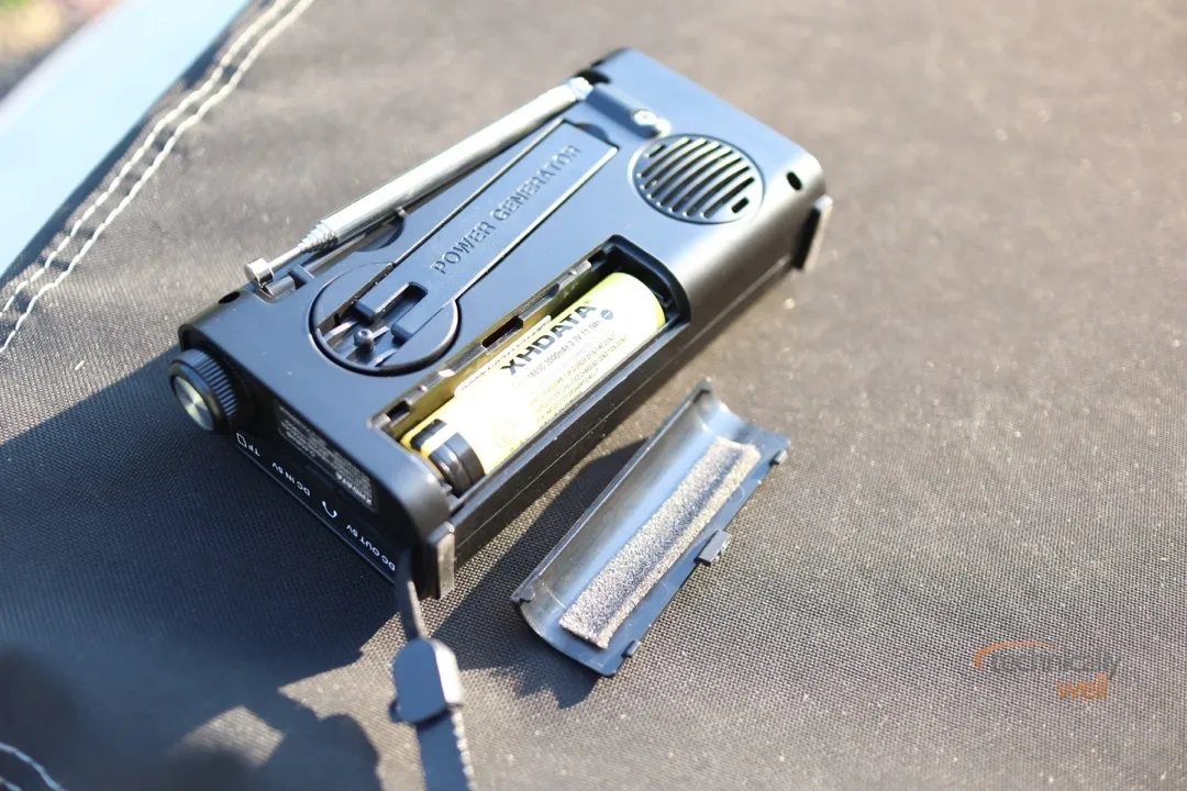 XHDATA D608WB Emergency Radio battery compartment