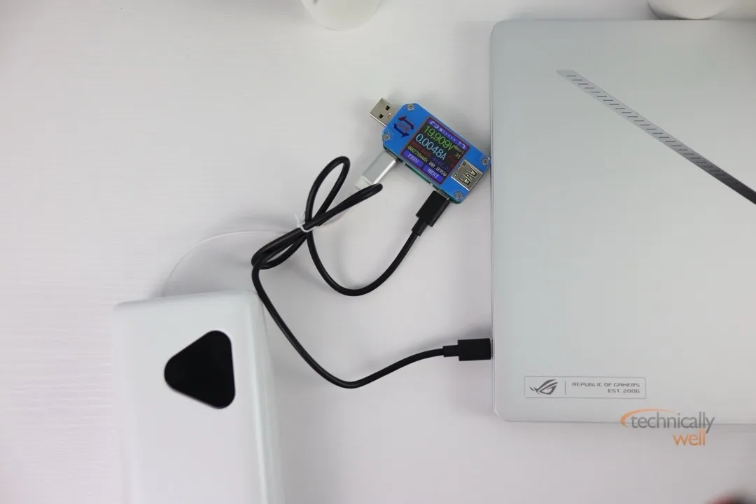 RORRY 25000mAh 65W Laptop Power Bank charging a gaming laptop