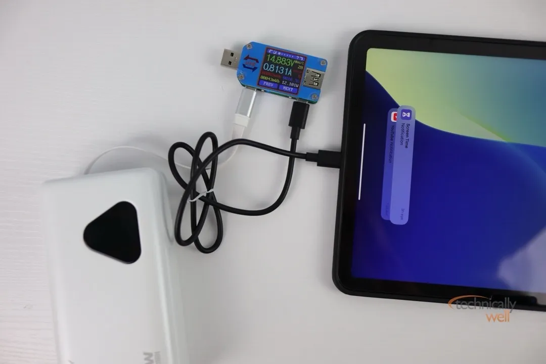 RORRY 25000mAh 65W Laptop Power Bank charging a iPad Air M2