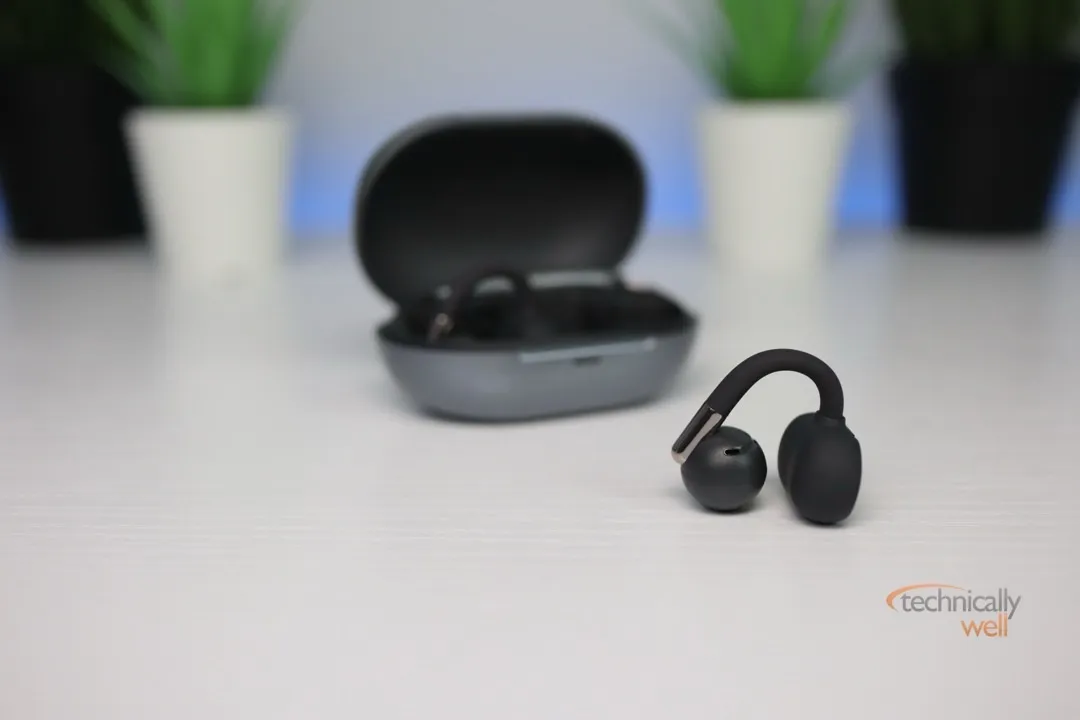 SoundPEATS Clip1 outside of case